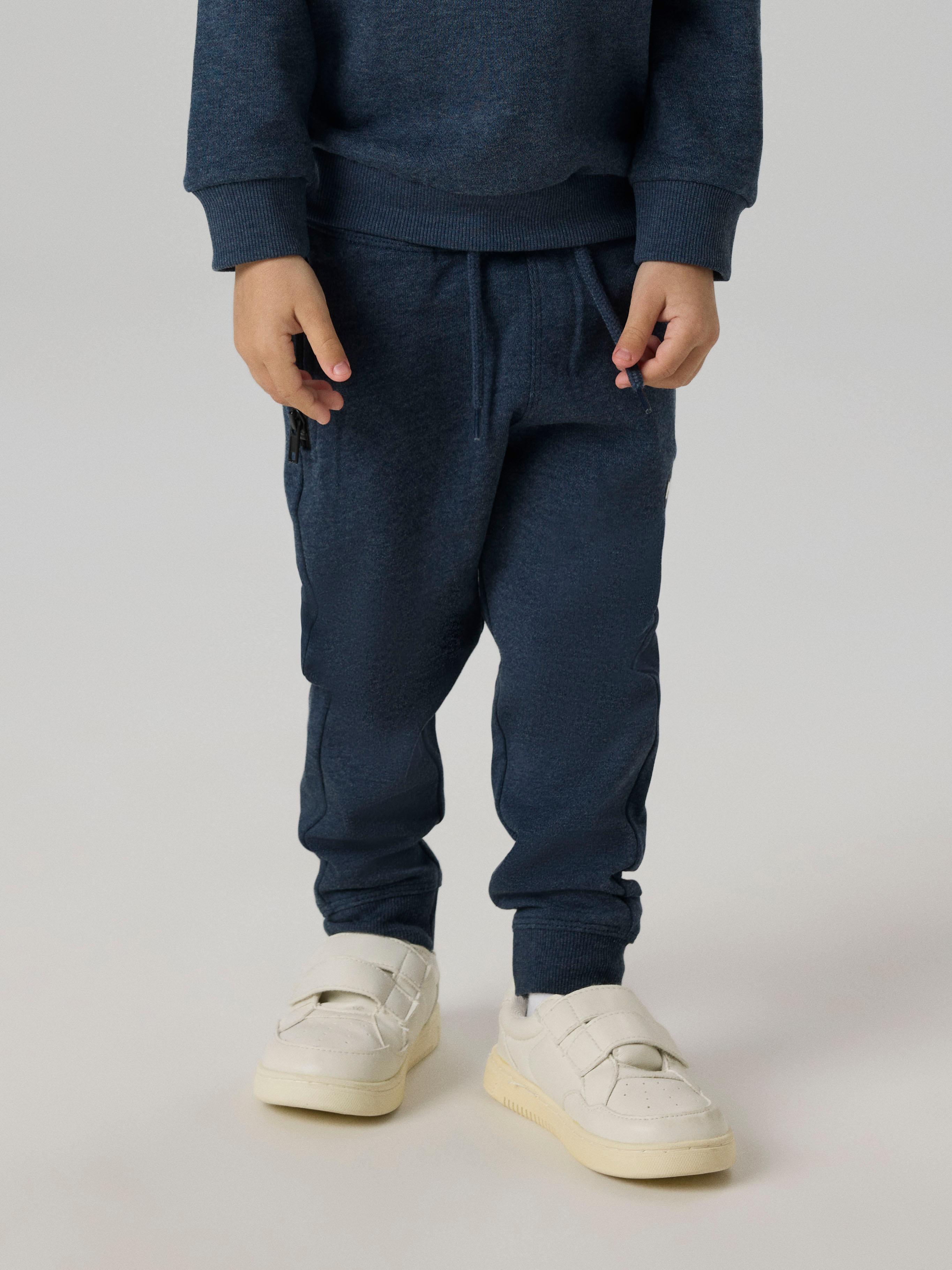 Sweathose name it "Nmmvimo SWE Pant BRU Noos", Jungen, Gr. 86, N-Gr, Blau (Schwarz Sapphire), Sweatware, Obermaterial: 60% Baumwolle, 40% Polyester, Unifarben, Regular Fit Normal, Hosen Sweathose