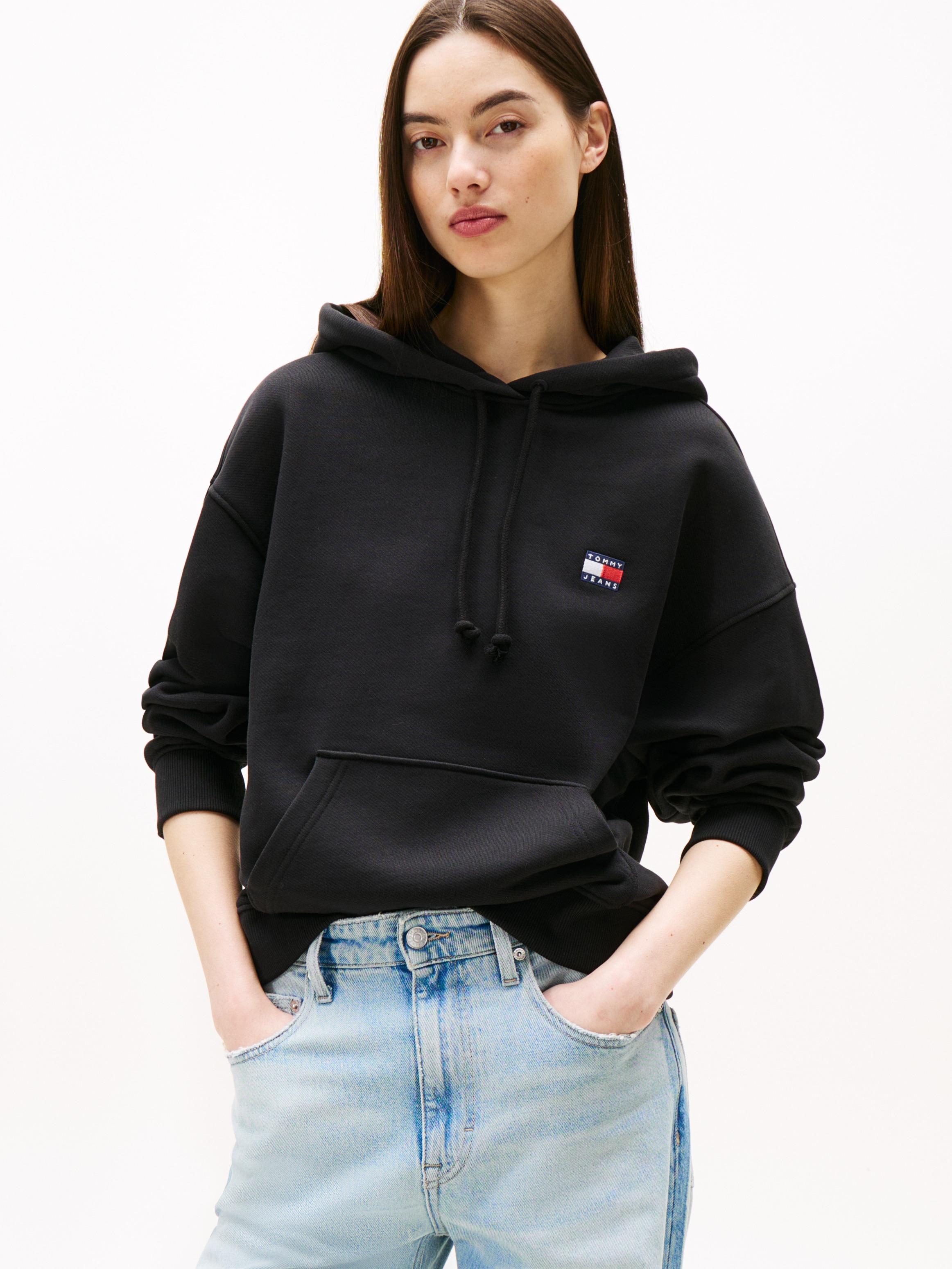 Kapuzensweatshirt Tommy Jeans "Tjw Bxy Badge Hoodie Ext", Damen, Gr. L (40), Schwarz, Sweatware, Obermaterial: 100% Baumwolle, Unifarben, Bequem HüFtlang, Rundhals, RippbüNdchen, Sweatshirts, Mit Logo-Badge