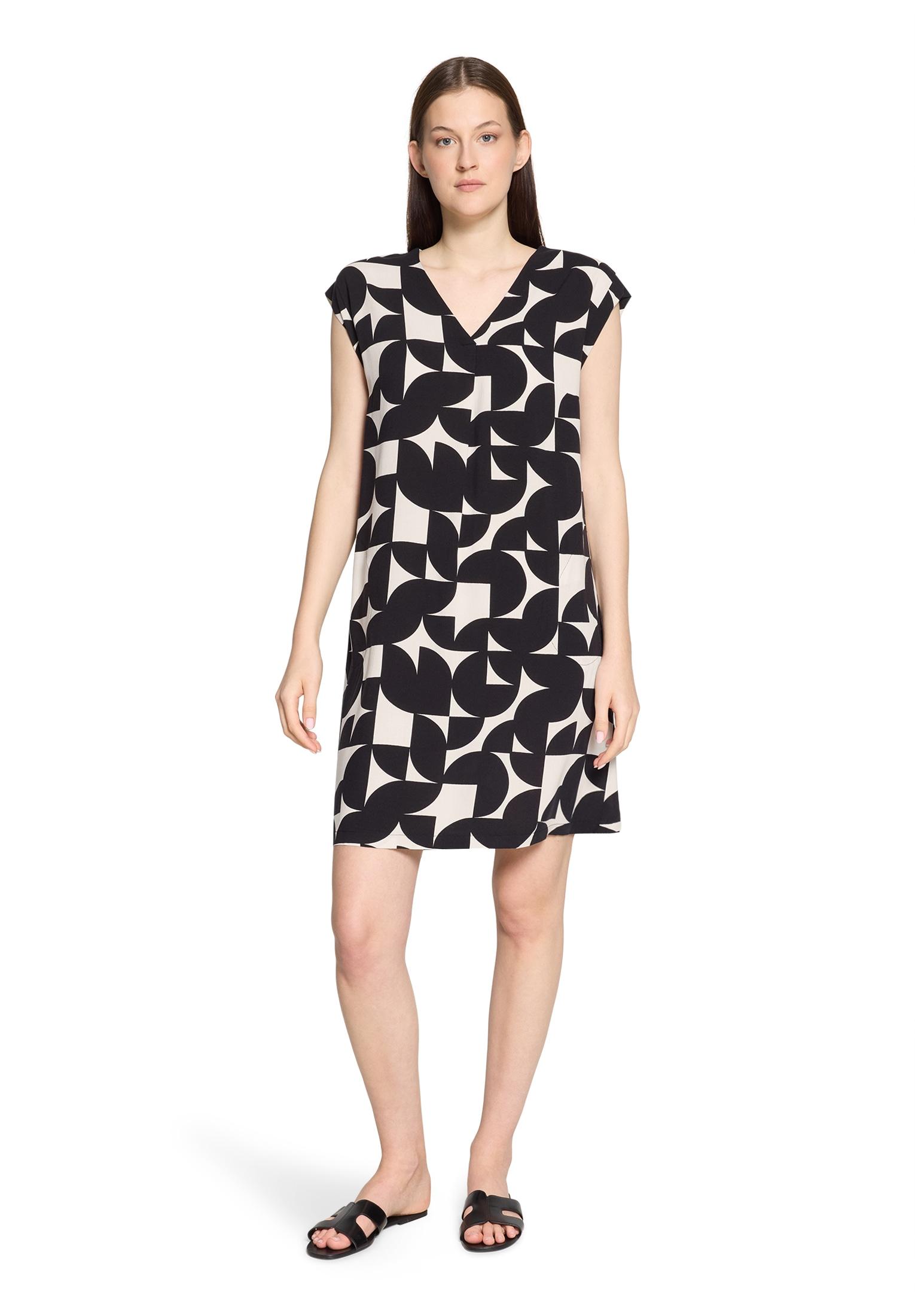 Druckkleid Betty & CO "Damen Mit Print", Damen, Gr. 38, NormalgrößEn, Schwarz, Weiß, Obermaterial: 100% Viskose, LäSsig Geschnitten Kurz, V-Ausschnitt, Kleider Druckkleid