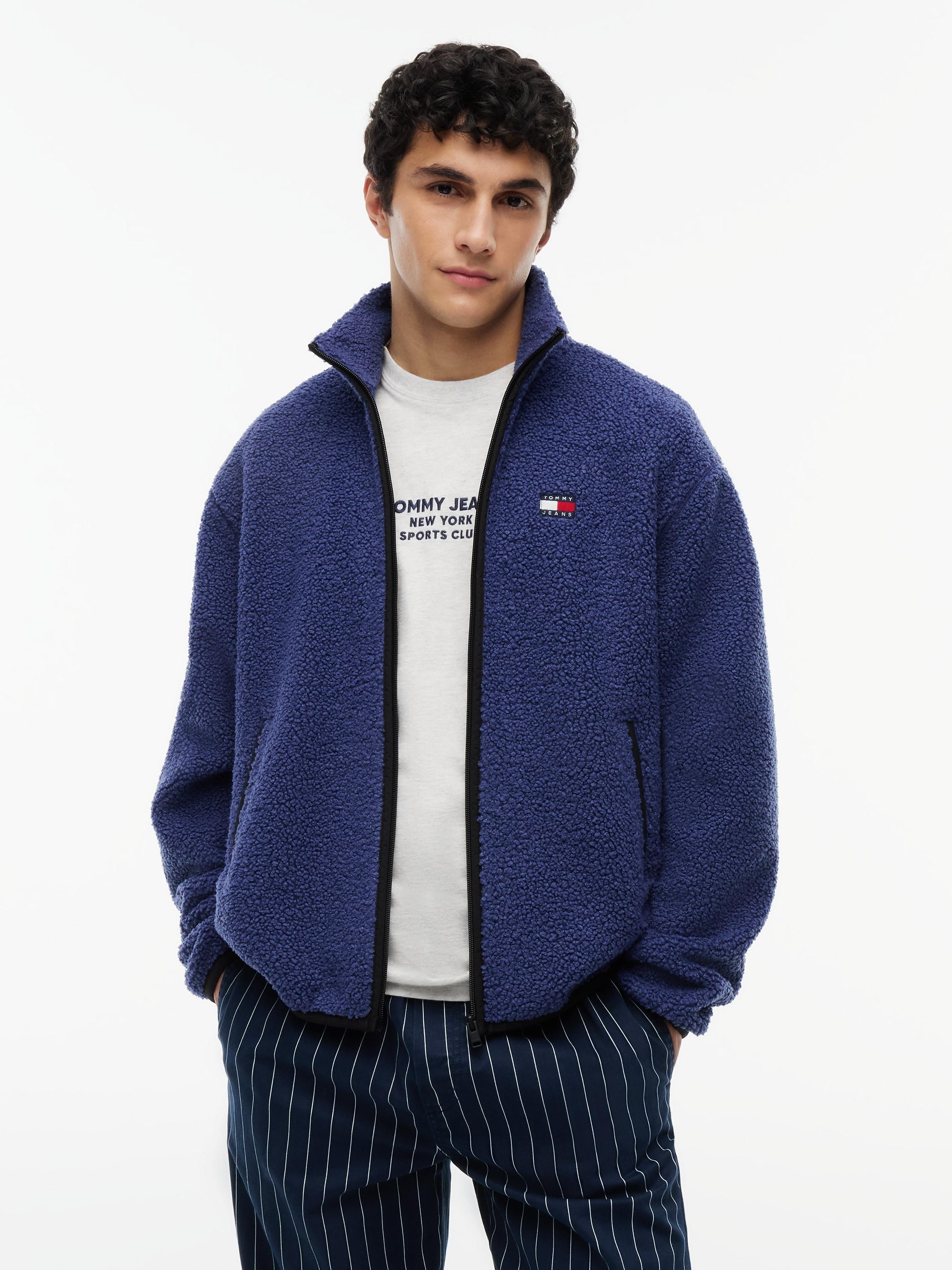 Fleecejacke Tommy Jeans "Tjm Badge Teddy", Herren, Gr. Xl, Blau (Blau Storm), Sweatware, Obermaterial: 100% Polyester, Regular Fit, BüNdchen, Jacken Fleecejacke, Stehkragen, Teddyfleece, Relaxed Fit
