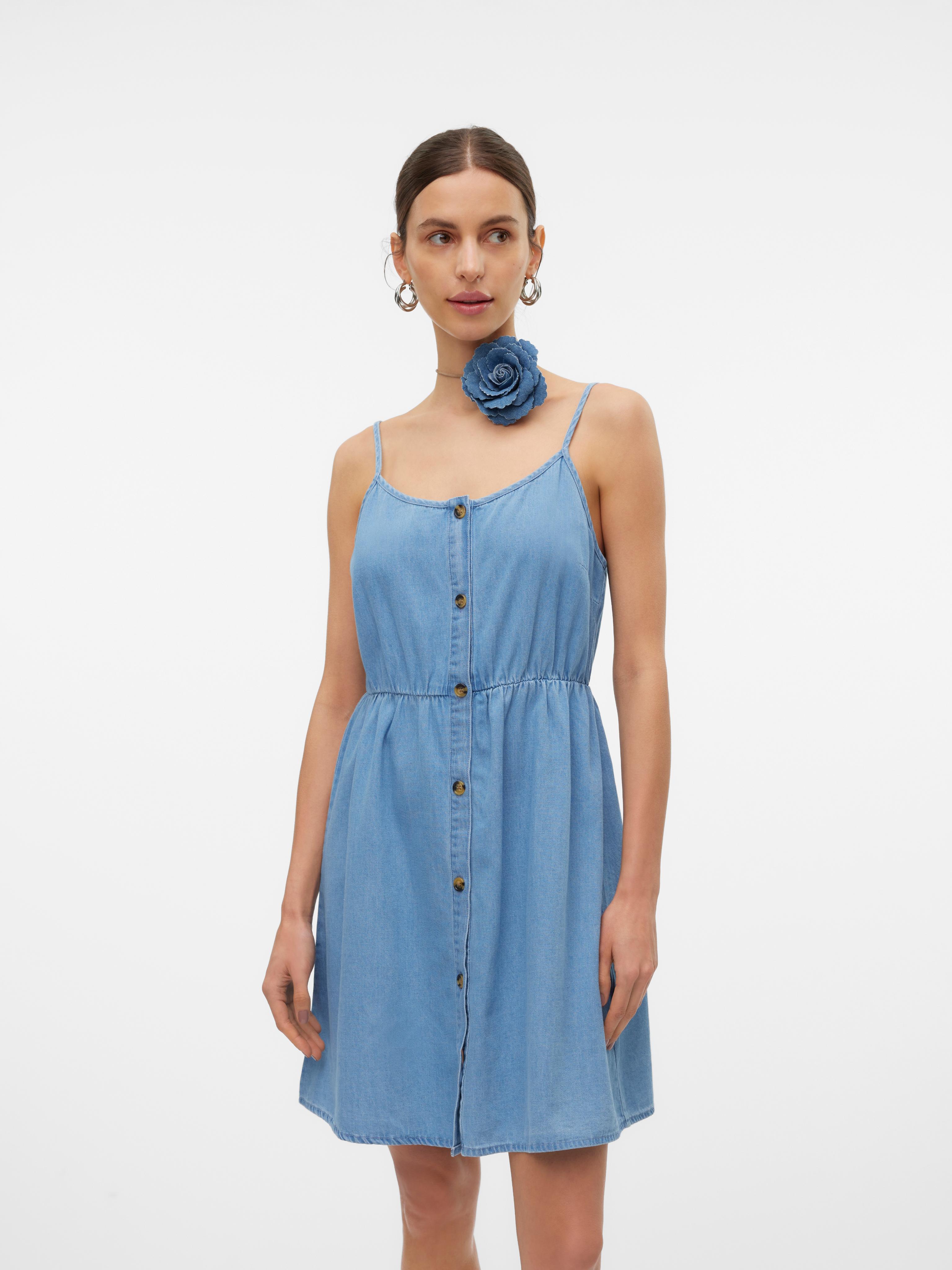 Jeanskleid Vero Moda "Vmflicka Strap Short Dress Lcs", Damen, Gr. Xs, N-Gr, Blau (Light Blau Denim), Denim/Jeans, Obermaterial: 100% Baumwolle, Unifarben, Regular Fit Kurz, V-Ausschnitt, Kleider, Baumwolle, Regular Fit, Verstellbare TräGer